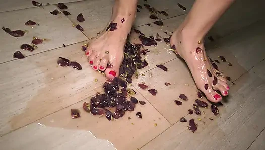 Ayak fetişi üzüm partisi