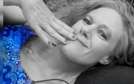 Ev sahibi kiracıya yarak derecelendirmesi yapıyor