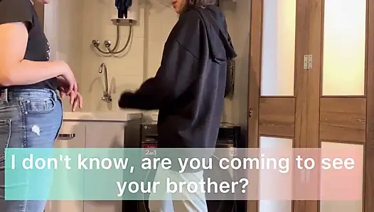 Komşumu çamaşır makinesinde sikiyorum, parmaklarımı ıslak ve dar girişe sokuyorum