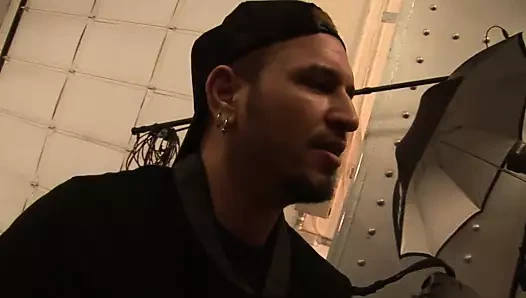 Azgın çift soyunma odasında sikişirken filme alınır