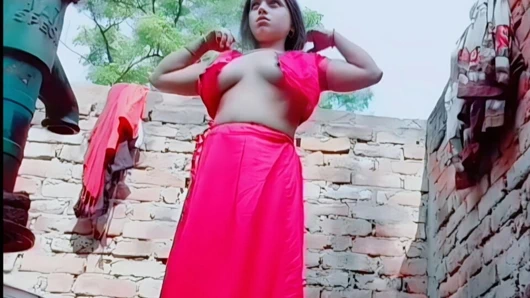 Ateşli Mumbaili kız mastürbasyon yapıyor