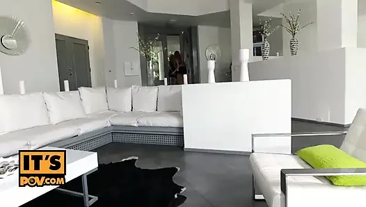 Bakış açısı - bakire ve seksi kız arkadaşın chloe amour ve cece capella ile üçlü bakış açısı