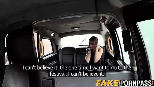 Sıcak doğal memeler sarışın bebek Başlarken ona kedi delinmiş sert