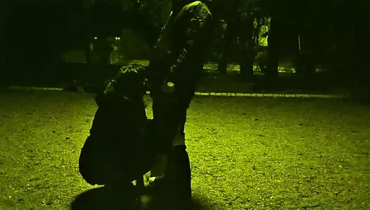 Halka açık bir yerde seks bana özel bir zevk veriyor.