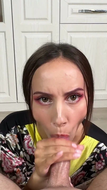 POV minyon esmer geişa oral seks yapıyor ve ağzına boşalıyor - Pantera Nika | Klip 1