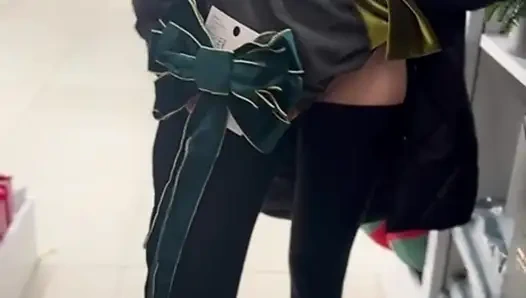 Dükkandaki seksi kız