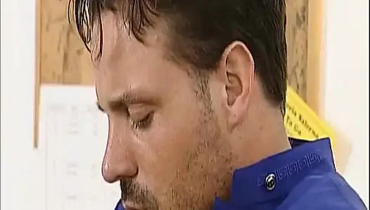 Kızıl Alman ateşli anne ev hanımı anal seks yapıyor ve kalın yarak alıyor