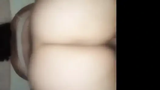 İtaatkar kalın götlü kız arkadaş sevgililer gününde sert anal sikişiyor