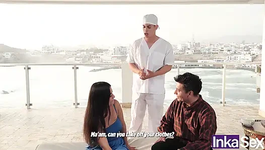 Masaj genç Perulu eşime dokundu ve onu önümde sevişti.