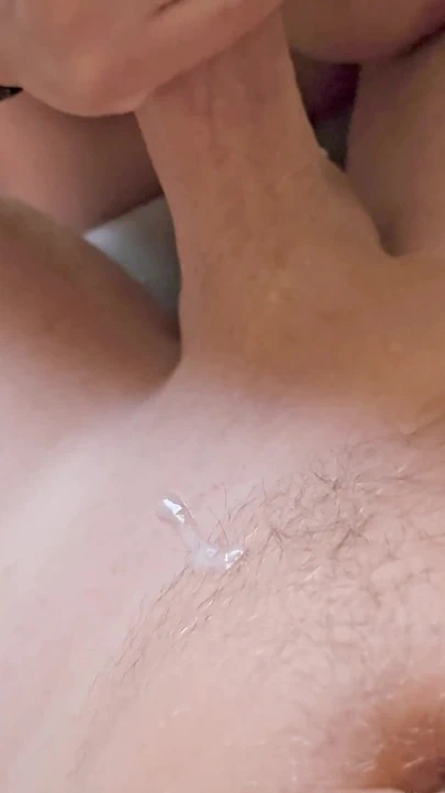 Göğüslerim zıplarken onu çok sert boşaltıyorum