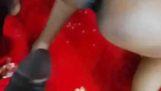 Hintli azgın kız sevgilisi tarafından sikiliyor