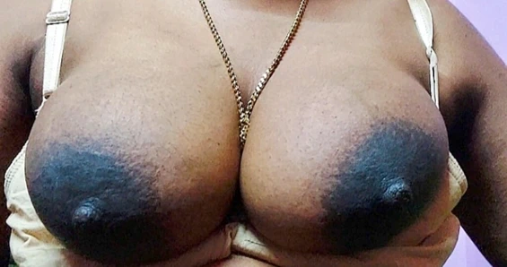 Büyük memeli eğitim öğretmeni öğrencisine özel odada "nasıl seks yapacağını" öğretti.