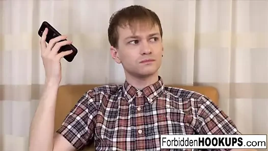 Busty sarışın üvey kardeşinin büyük horoz tarafından becerdin alır