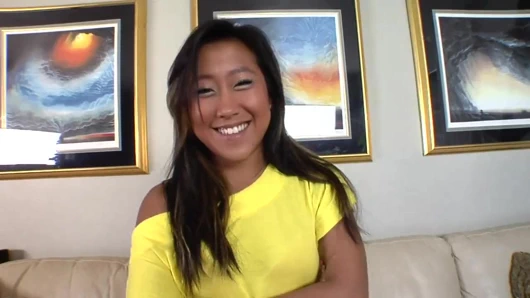 Asyalı sürtük için büyük bir zenci yarağı