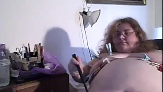 Kıyafet lobutlarını kullanarak göğüslerimi bağladığımı 20 dakikalık kamera şovu