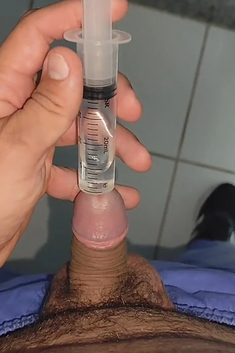 Glansın Içindeki Şırıngaya aşırı Uygulama!!