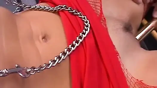 Bağlı olgun sürtükler her deliği sert kullanıyor
