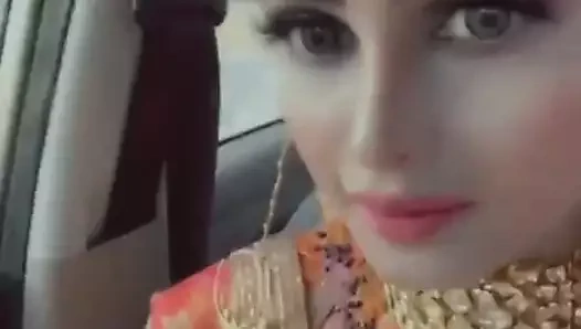 Ateşli Hintli gelin