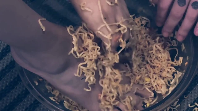 Мои Ступни Будут Настоящей Тренировкой Для Твоего Языка