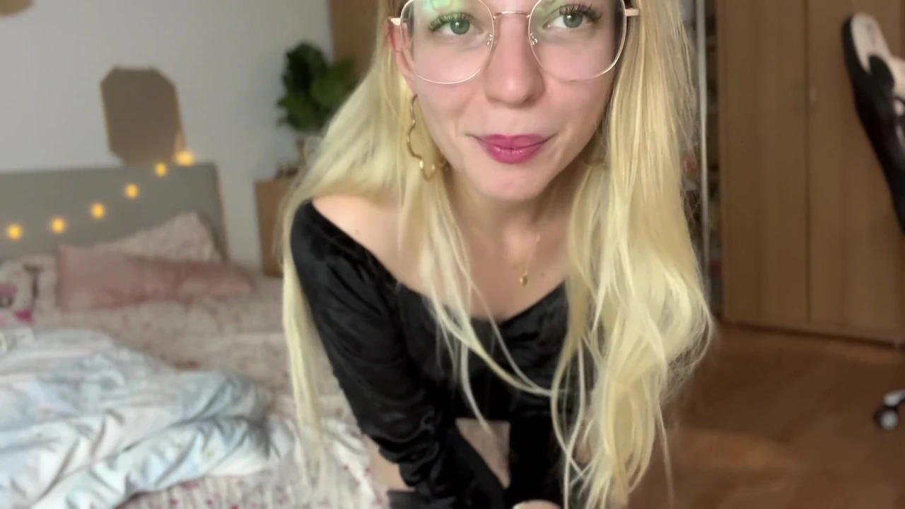 Golddigger Findom Dominatrix Takes Your Funds. Emotional + Financial Manipulation Roleplay