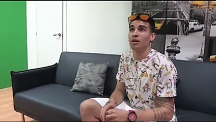 Umutsuzca yatmaya ihtiyacı var. fakes yeridir!