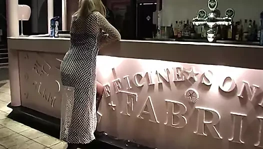 Ateşli sarışın ve esmer seks yapıyor
