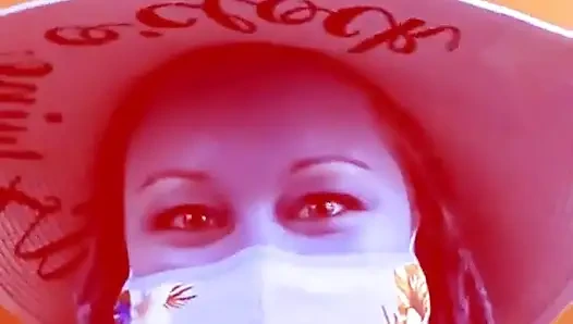 Сисси-шлюшка тренируется все версии пляжного видео