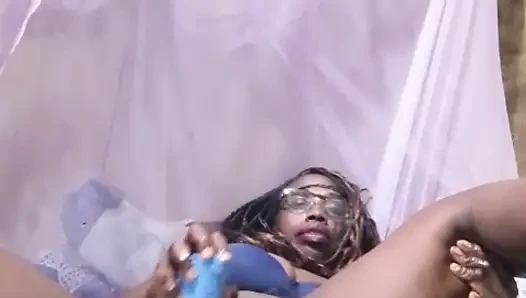 Seksi üvey anne üvey oğlu evde yokken sikişiyor.