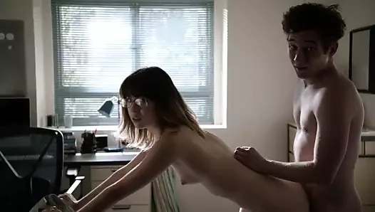 ana akım çıplaklık