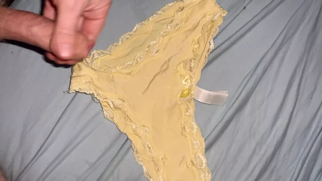 sarı külot üzerinde Cum!