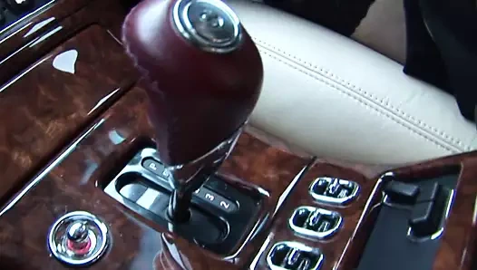 Pis milf gets ona göt delinmiş içinde bir grup seks ile çok zevk