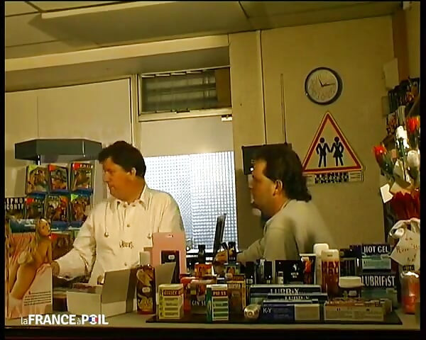 Carole, bir ailenin üvey annesi erkek arkadaşının büyük şişman eliyle sahtesini yapıyor!