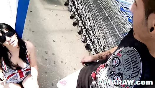 Esmer Sandra Canaria için sert seks - yerde domalarak sikişiyor