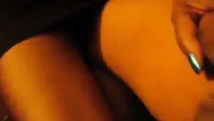 Uzun mavi kavisli tırnaklar oyun ile mans çük pt 1