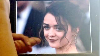 Maisie williams boşalmak haraç 29