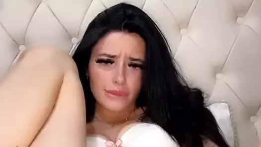 Amerikalı değişim öğrencisi tek başına oynuyor