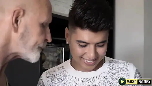 Maçofactory: Benedictux yeni komşusu Amir Inneros'un büyük yarağı için çıldırıyor