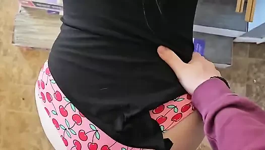 Mutfak masasının üzerinde domalıp sikilmeyi seviyorum