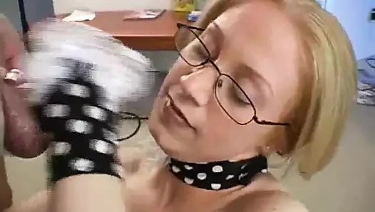 Jessika spex sürtük genç kız yarağı sıvazlıyor