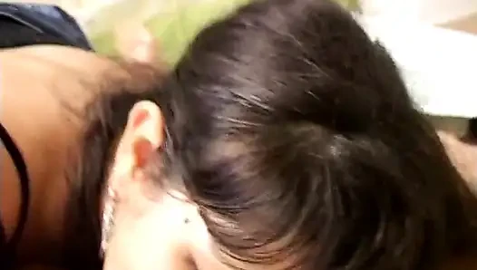 Genç esmer ile edepsiz fetiş oyunu