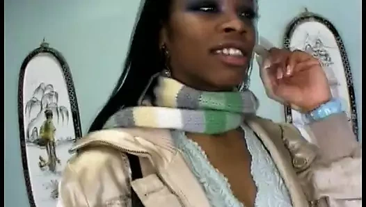 Sürtük büyük bir şekilde boşalıyor