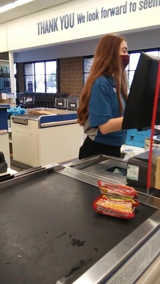 Edepsiz götlü beyaz kız