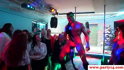 Gerçek Avrupa babes doggystyled tarafından striptizci