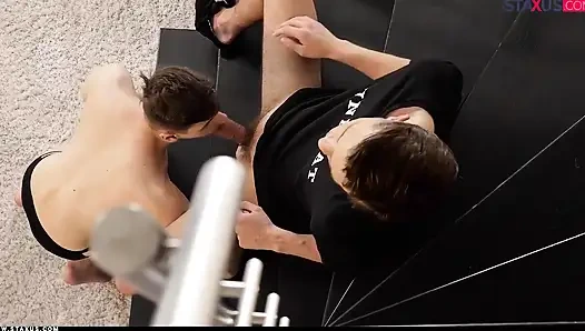 Staxus:: Deliğime dokun!