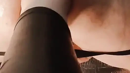 Köle götüne ayak yumruk sokma