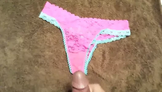 Cumming üzerinde başka bir çift külot