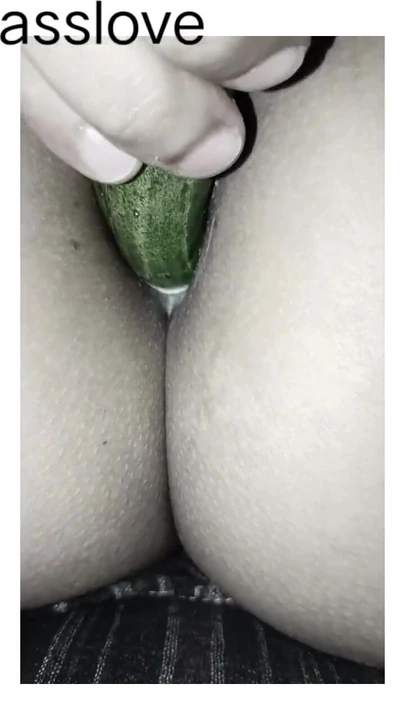 Salatalık kadın arkadaşının götüne sokuyor | Klip 1