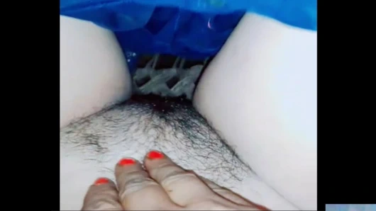 Ateşli genç kızın ateşli amcığı ve sıkı göğüsleri, çok yumuşak yanaklar, pembe dudaklar, ağızda sikişmek çok zevk olacak