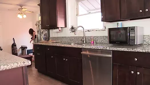 Çekici janice griffith evde sıcak nikki kalpleri baştan çıkarıyor