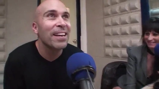 Radyo sunucusu sert sikişiyor